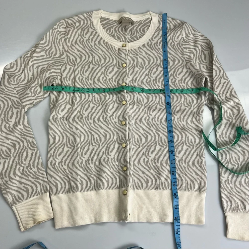 banana Republic women’s beige button down cardigan S L15-22 - Picture 3 of 4